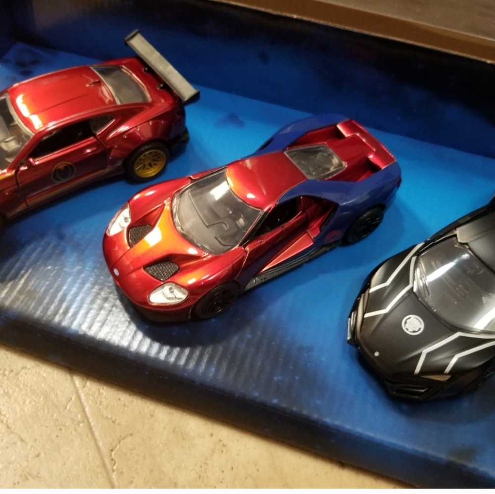 3 pack Marvel die cast. 3"x5" very nice quality - Picture 3 of 5